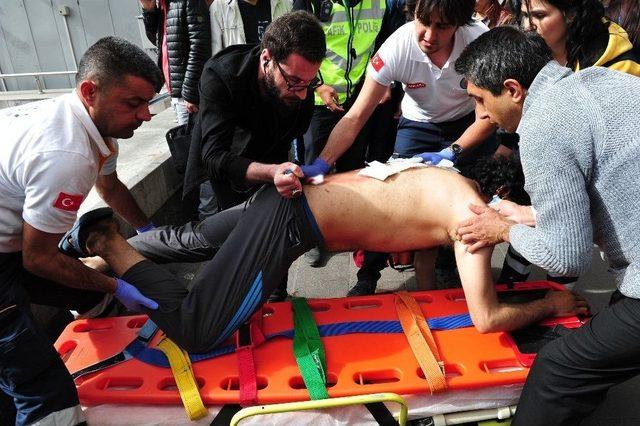 (özel Haber) Bayrak Satıcıları Arasındaki Tartışma Kanlı Bitti 1