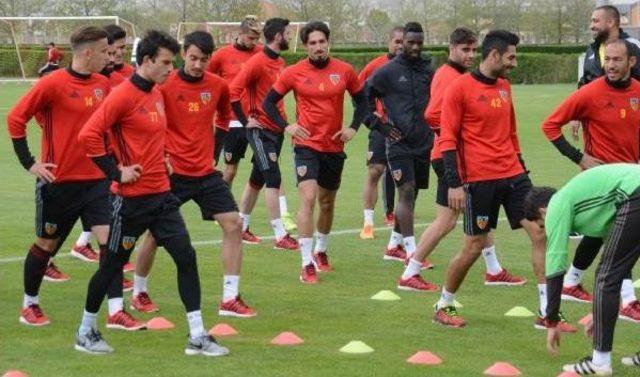 Kayserispor Teknik Direktörü Bakkal: