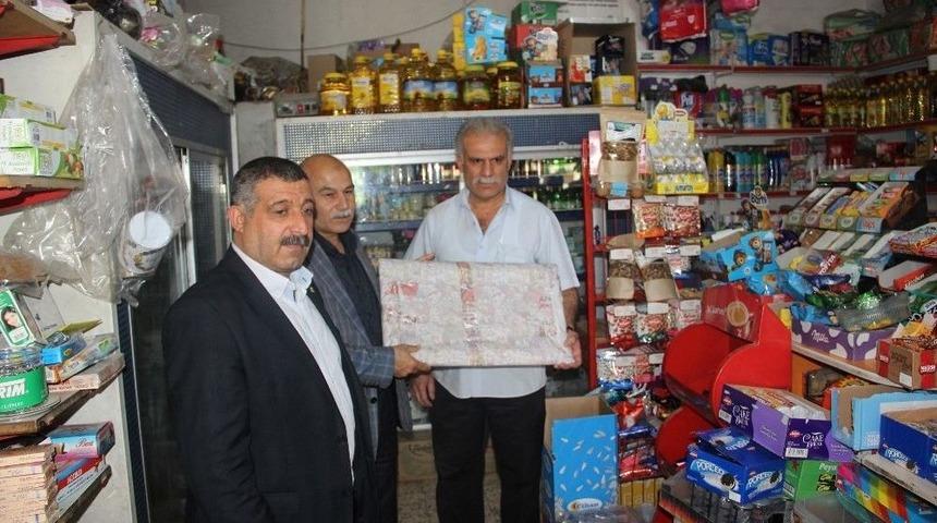 Elif&rsquo;i Havada Yakalayarak Kurtaran Esnaf &Ouml;d&uuml;llendirildi