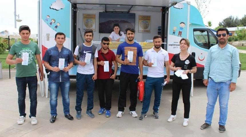 &Ouml;ğrenciler &Ccedil;&ouml;lyak Hastalığı Hakkında Bilgilendirildi