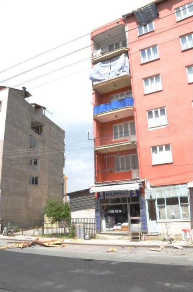 Denizli'de Rüzgar Etkili Oldu, Çatı Uçtu