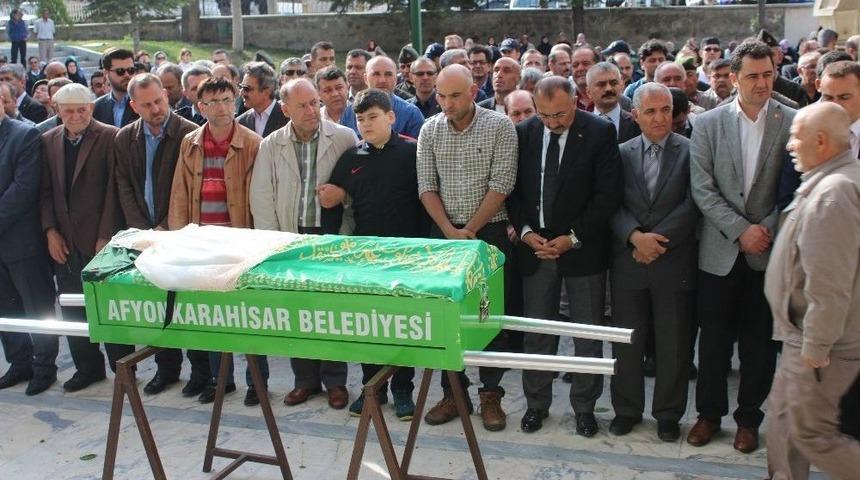 K&uuml;&ccedil;&uuml;k Tabuta Minik Gelinliği &Ouml;rt&uuml;ld&uuml;