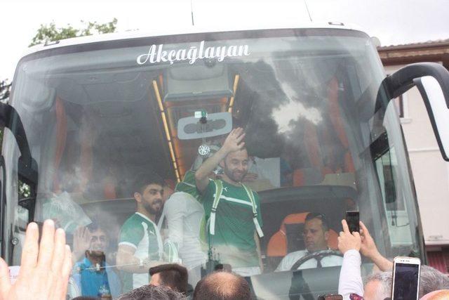 Bursasporlu Taraftarlar Umreye Uğurlandı 3
