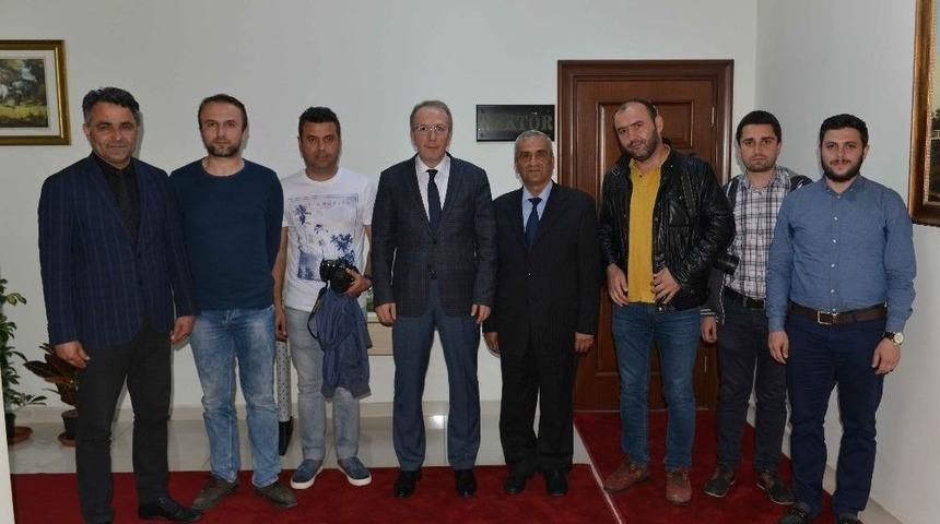 Rekt&ouml;r Uzun&rsquo;a Tebrik Ziyaretleri S&uuml;r&uuml;yor