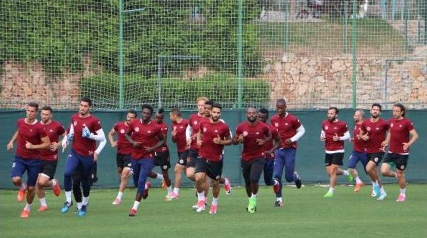 Vagner Love: Gol Krallığındaki Yarışımız Devam Ediyor