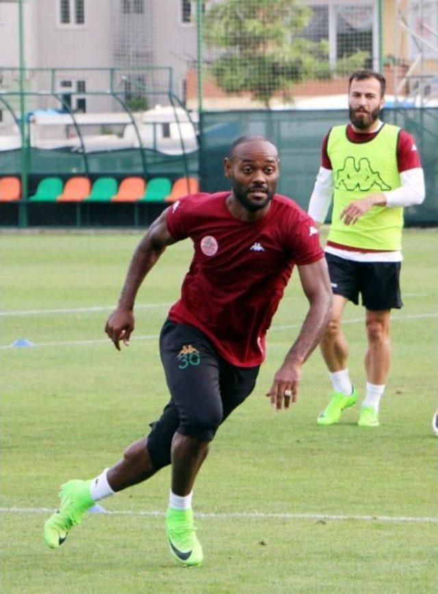 Vagner Love: Gol Krallığındaki Yarışımız Devam Ediyor