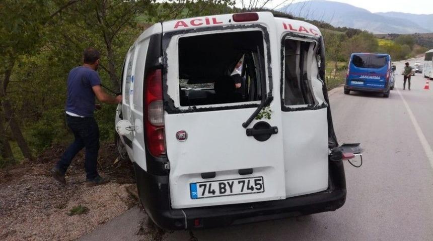 Karab&uuml;k&rsquo;te Trafik Kazası: 2 Yaralı