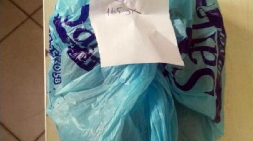 Ş&uuml;pheli Şahsın &Ccedil;antasından Esrar &Ccedil;ıktı