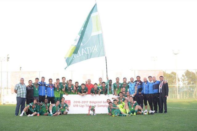 Bursaspor’un U19 Takımı Şampiyon Oldu