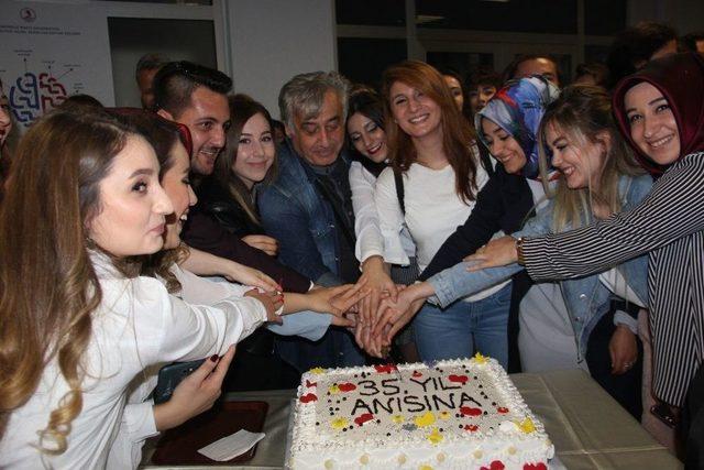 &Uuml;niversite &Ouml;ğrencilerinden B&uuml;y&uuml;leyen Sergi 1