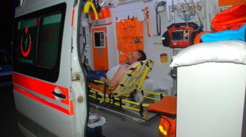 Azerbaycan Plakalı Kamyonet &Ccedil;orum'da Kaza Yaptı; 2 Yaralı