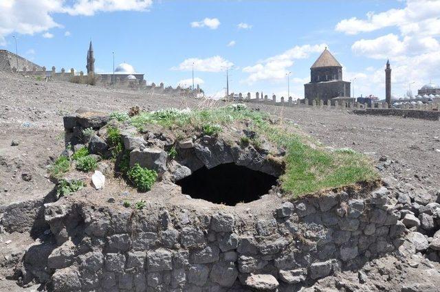 Kars’ta Gecekondu Yıkım Çalışmalarında 16. Yüzyıla Ait Buzhane Ortaya Çıktı