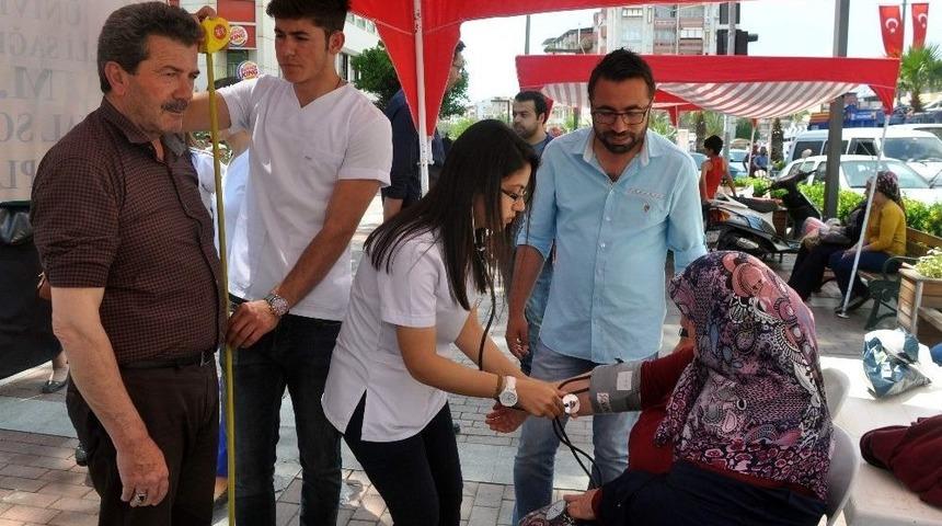 &Uuml;niversiteliler Nazilli&rsquo;de Sağlık Taraması Yaptı