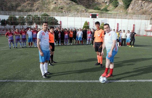 Bayraklı’da Futbol Turnuvası Başladı