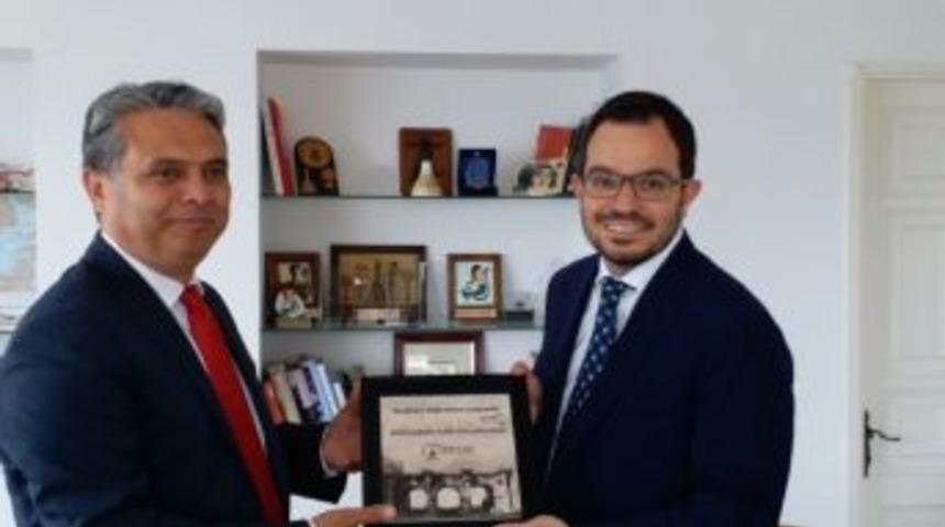 Başkan Uysal Davet Mektubunu Sundu