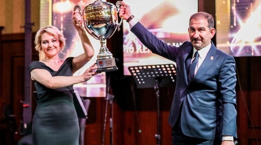 Elfi Gayrimenkul Başarısını Kupa İle Ta&ccedil;landırdı