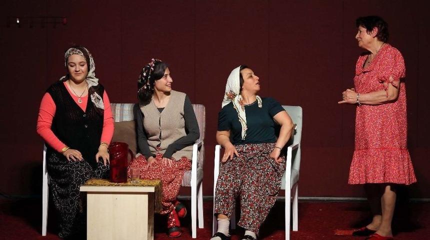 Kursiyerler Usta Tiyatroculara Meydan Okudu