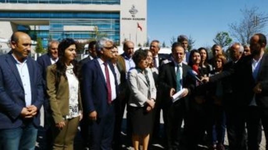 Hdp&rsquo;lilerden Anayasa Mahkemesi &Ouml;n&uuml;nde Basın A&ccedil;ıklaması