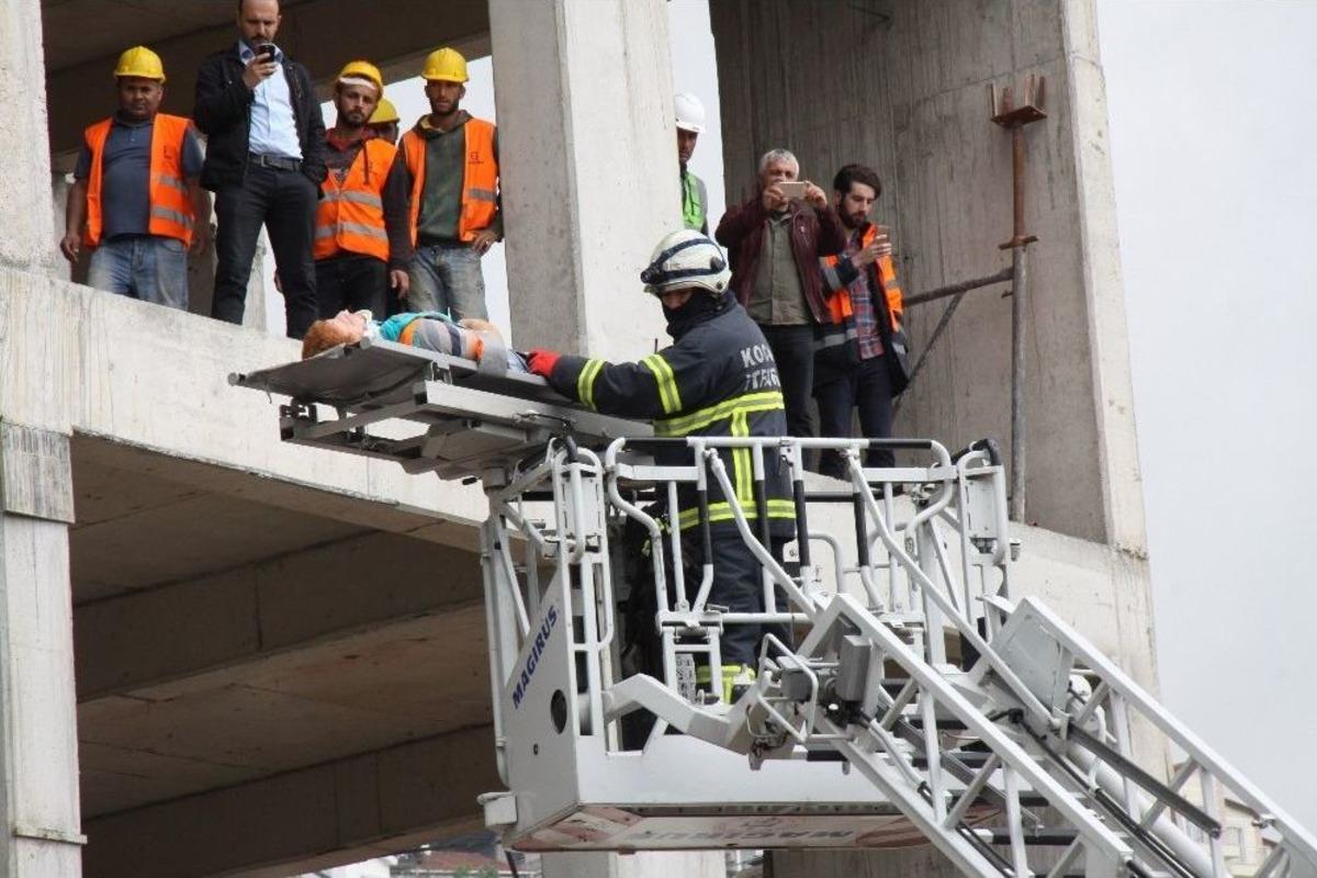 İnşaattan D&uuml;şerek Yaralanan İş&ccedil;iye Film Gibi Kurtarma