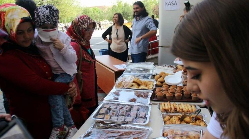 Refakat&ccedil;i Annelerden Maddi Durumu İyi Olmayan Hastalar İ&ccedil;in Kermes