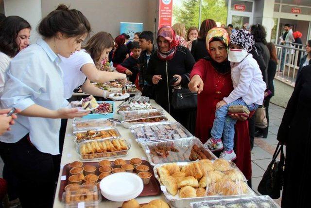 Refakatçi Annelerden Maddi Durumu İyi Olmayan Hastalar İçin Kermes