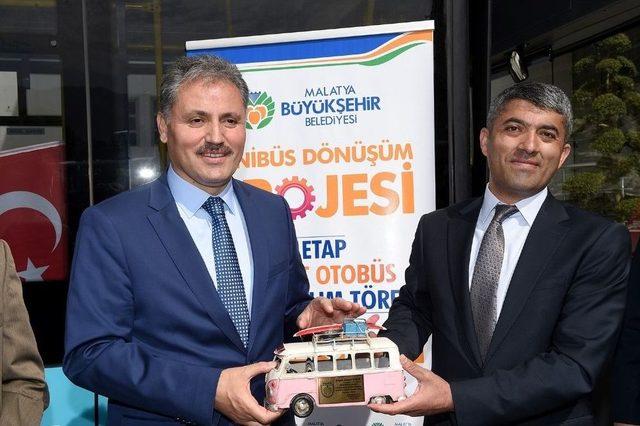 Şehiriçi Minibüsler Özel Halk Otobüsüne Dönüşüyor