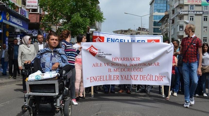 Diyarbakır&rsquo;da Engelliler Haftası Y&uuml;r&uuml;y&uuml;ş&uuml;