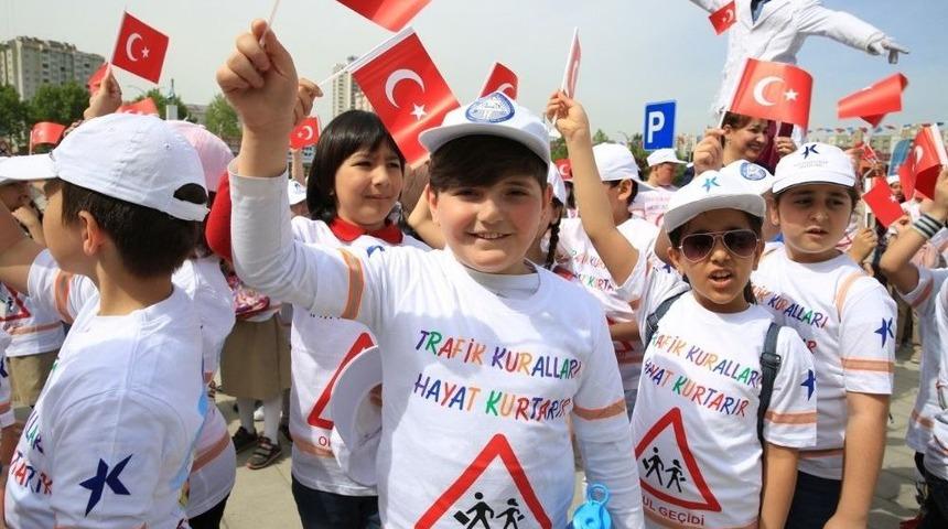 K&uuml;&ccedil;&uuml;k&ccedil;ekmece Trafik Parkı&rsquo;nda Trafik Haftası Şenliği