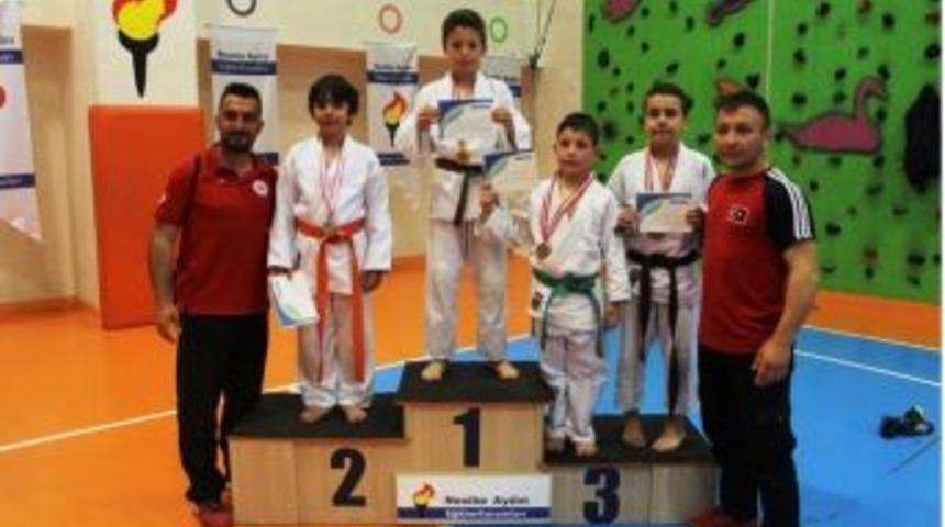 Nesibe Aydınlı Judoculardan B&uuml;y&uuml;k Başarı