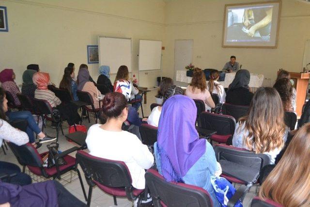 Tekstil Öğrencileri Sektör Temsilcileriyle Buluşuyor