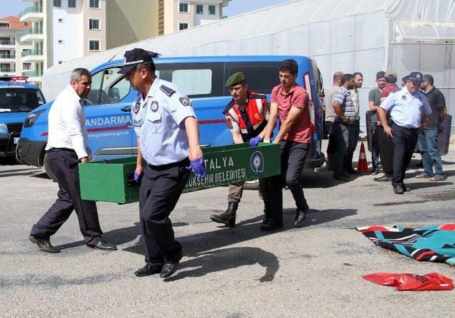 Motosikletli Gençler Otobüsün Altına Girdi: 2 Ölü