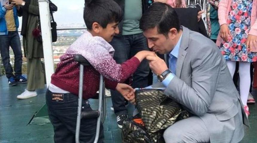 İş Adamı Cahit Eftekin Muşlu &Ouml;ğrencileri &Ouml;d&uuml;llendirdi