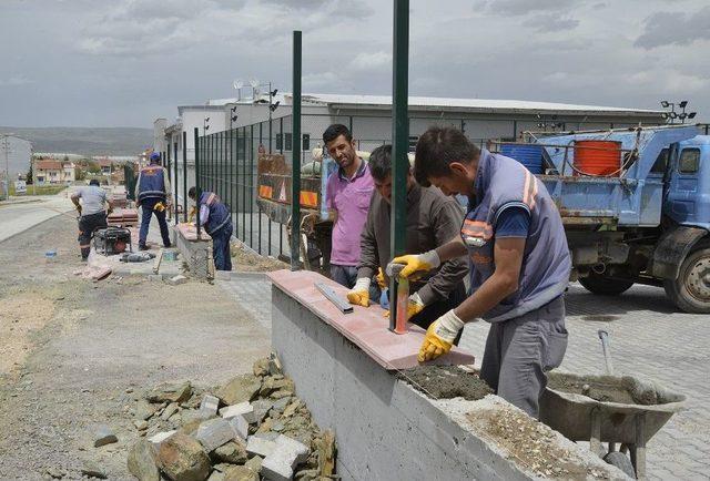 Fen İşleri Ekipleri Spor Tesisinde Yoğun Mesaide