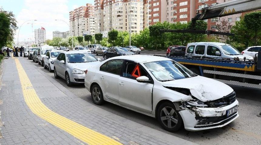 Başkent&rsquo;te 6 Ara&ccedil; Birbirine Girdi