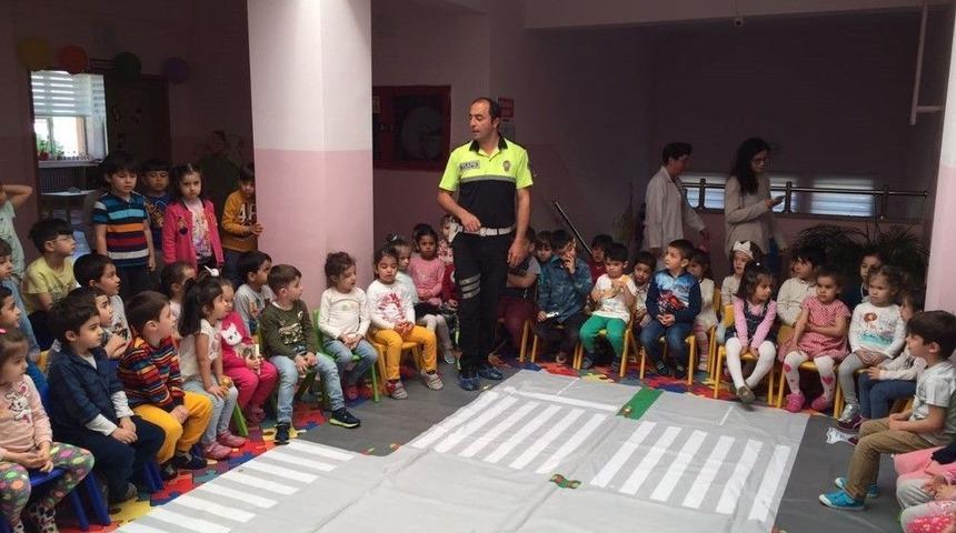 Niksar&rsquo;da Minik &Ouml;ğrencilere Trafik Eğitimi Verildi