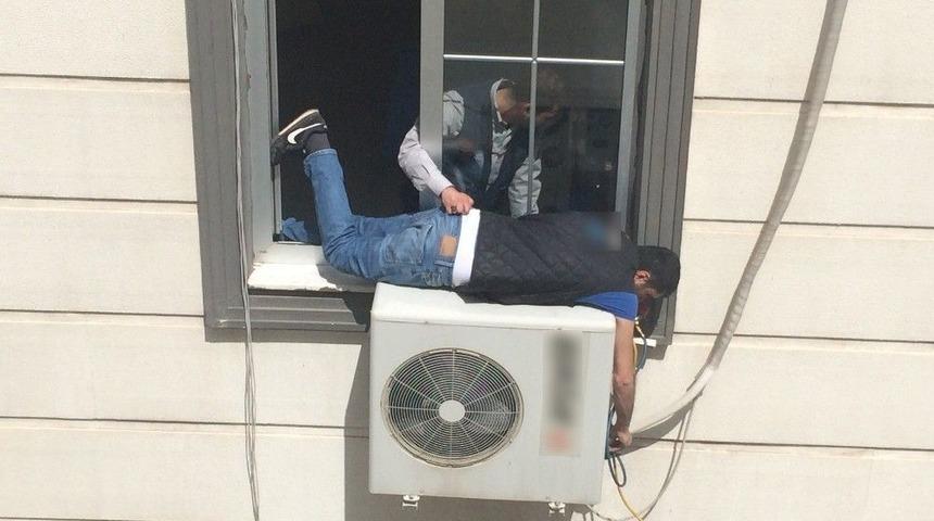 Can G&uuml;venliğini Hi&ccedil;e Sayan İş&ccedil;i Y&uuml;rekleri Ağızlara Getirdi