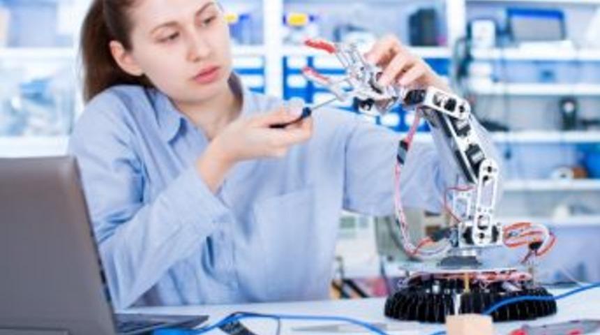 Gen&ccedil; Tasarımcılar End&uuml;strileri Forse Ediyor