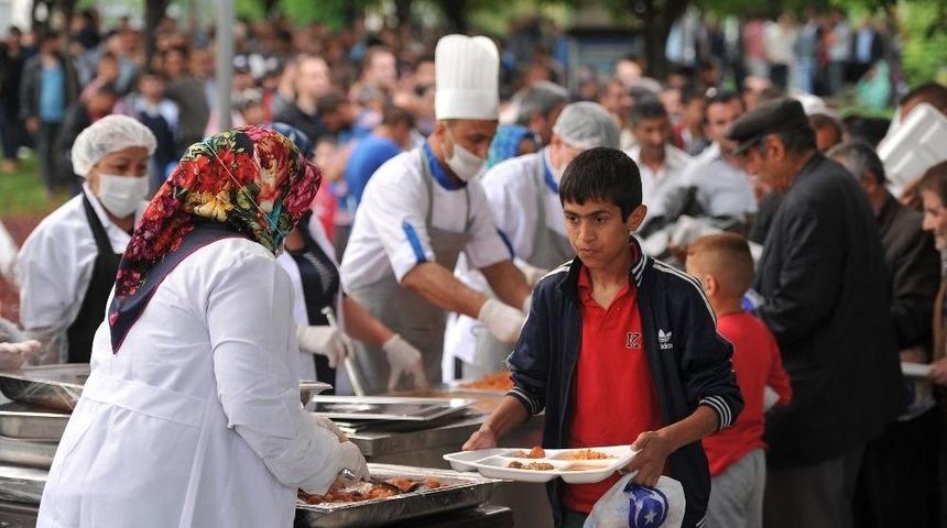 Büyükşehir, Ramazanda Her Gün 12 Bin Kişiye İftar Verecek