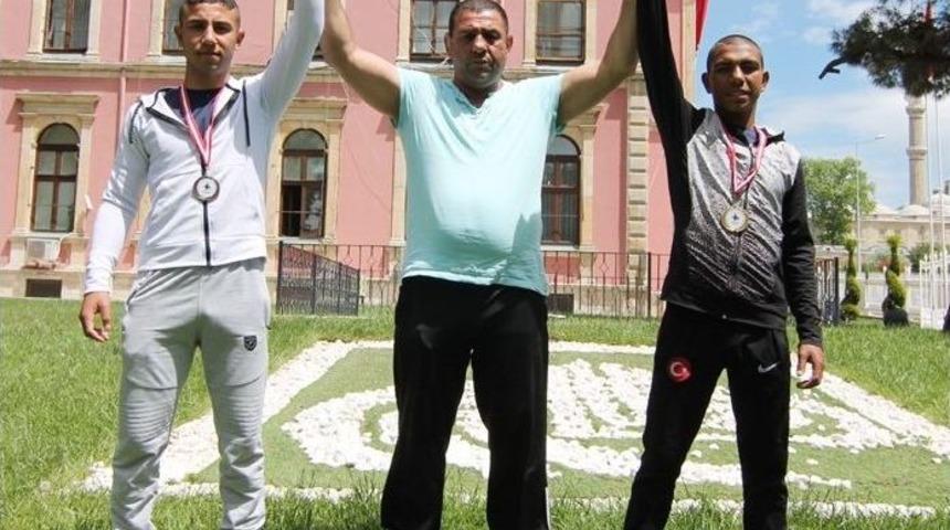 Edirneli Gen&ccedil; Pehlivanlardan B&uuml;y&uuml;k Başarı