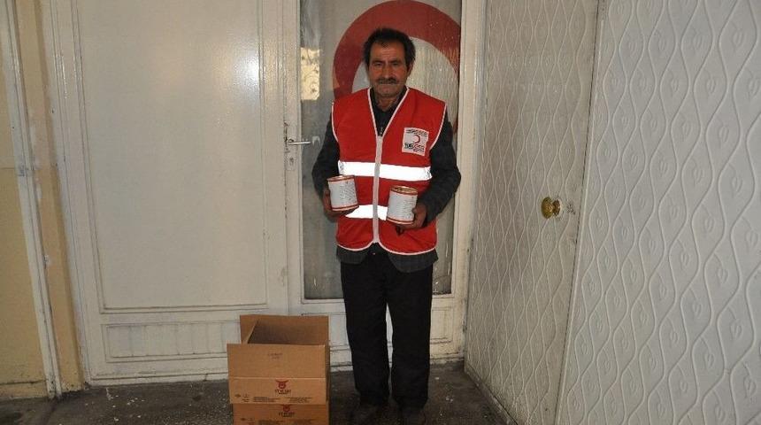 Kızılaydan Gıda Ve Giyim Yardımı