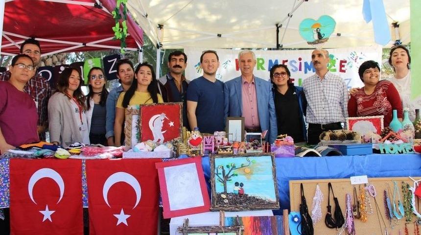 S&ouml;ke&rsquo;de Engellilerden Renkli Kermes