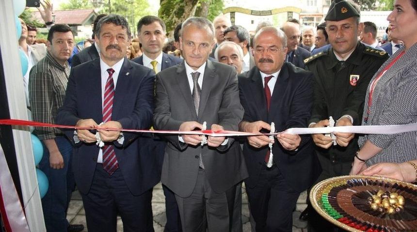 Halk Eğitim Kursiyerleri H&uuml;nerlerini Sergiliyor