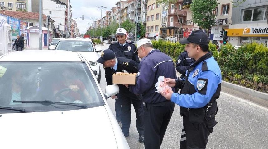 Boz&uuml;y&uuml;k&rsquo;te Trafik Haftasında S&uuml;r&uuml;c&uuml;ler Unutulmadı