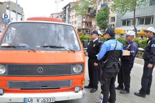 Bozüyük’te Trafik Haftasında Sürücüler Unutulmadı 1