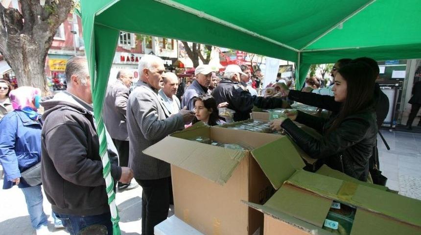 Odunpazarı Belediyesi Kandil Simidi Dağıttı