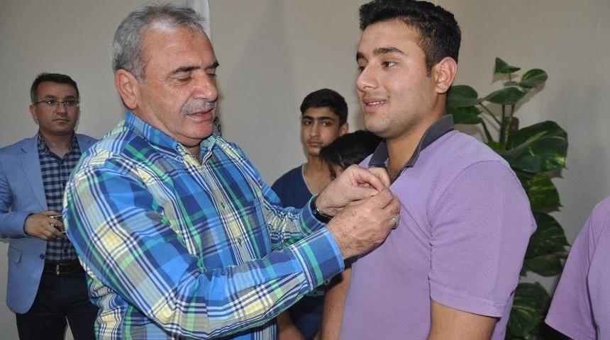 Reyhanlı&rsquo;da Başarılı &Ouml;ğrencilere &Ouml;d&uuml;l