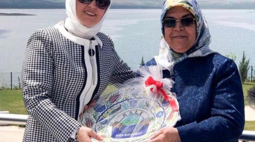 Bakan T&uuml;fenkci&rsquo;nin Eşinden Şehit Ailelerine Ziyaret