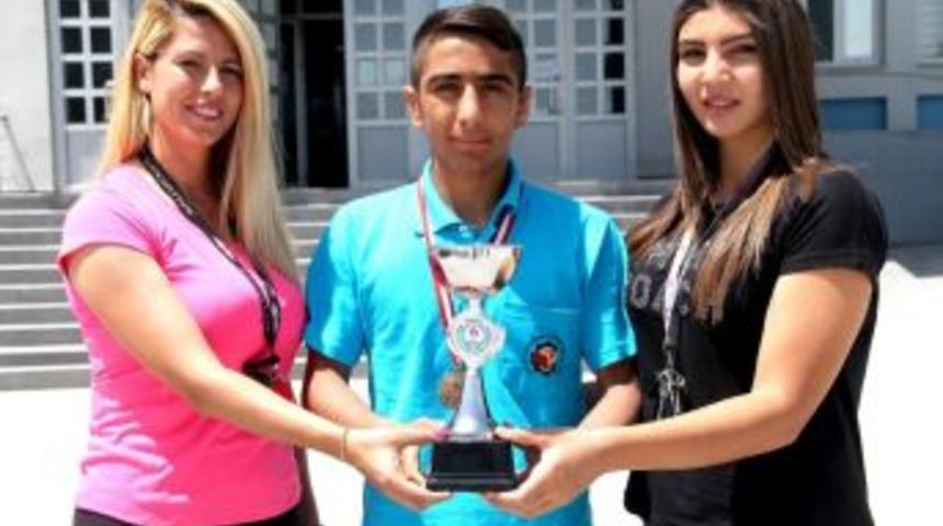 Mtosb Meslek Lisesi &Ouml;ğrencisi, G&uuml;reşte T&uuml;rkiye Şampiyonu Oldu