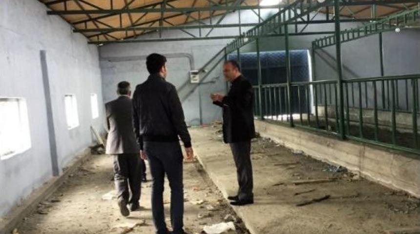 İl M&uuml;d&uuml;r&uuml; Yolcu, İnşaat Halindeki Ahırları Gezdi
