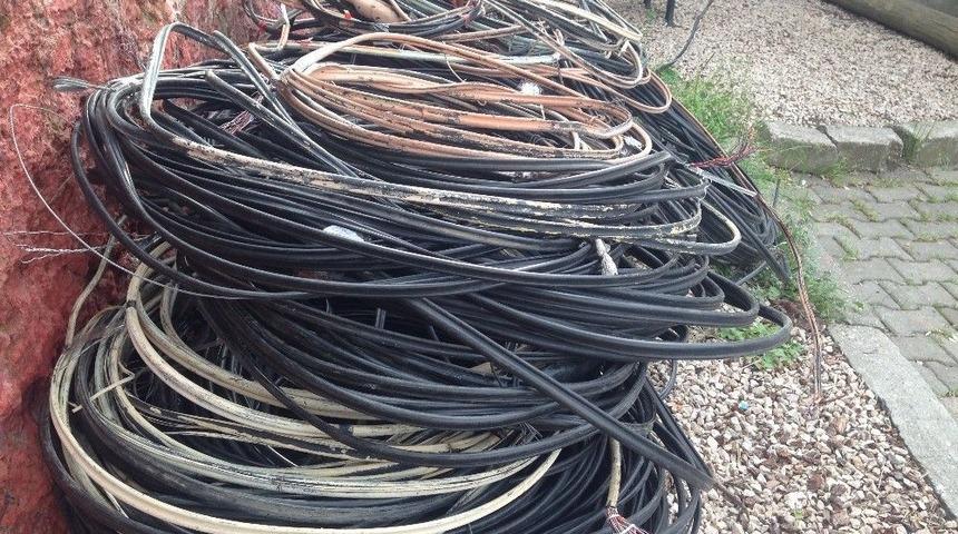 Yol Uygulamasında Durdurulan Kamyonda Telekom&rsquo;a Ait &Ccedil;alıntı 400 Kilo Kablo Ele Ge&ccedil;irildi